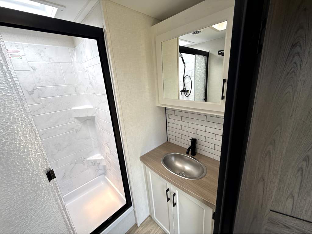 2026 VENTURE RV SPORTTREK 343VIB - Image 24