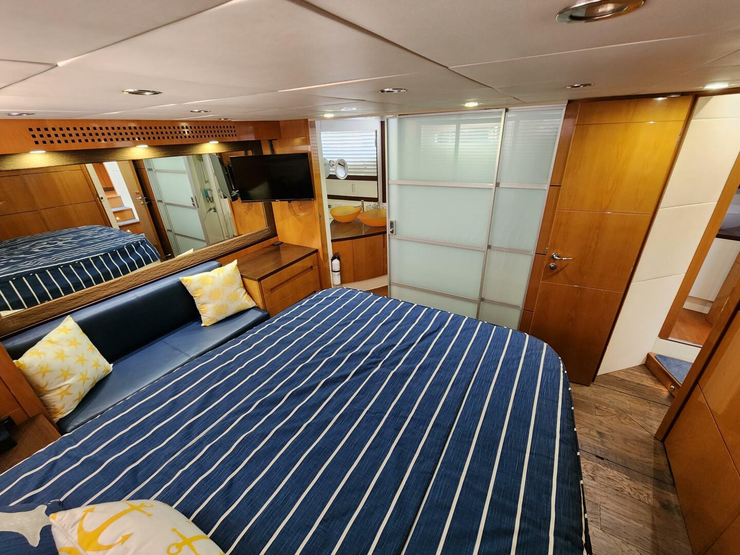 2006 Pershing - Image 20