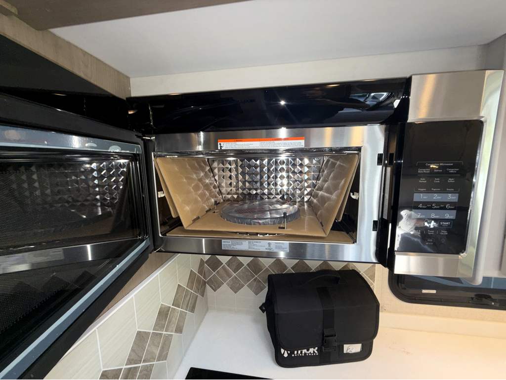 2026 THOR MOTOR COACH PALAZZO 33.5 - Image 20