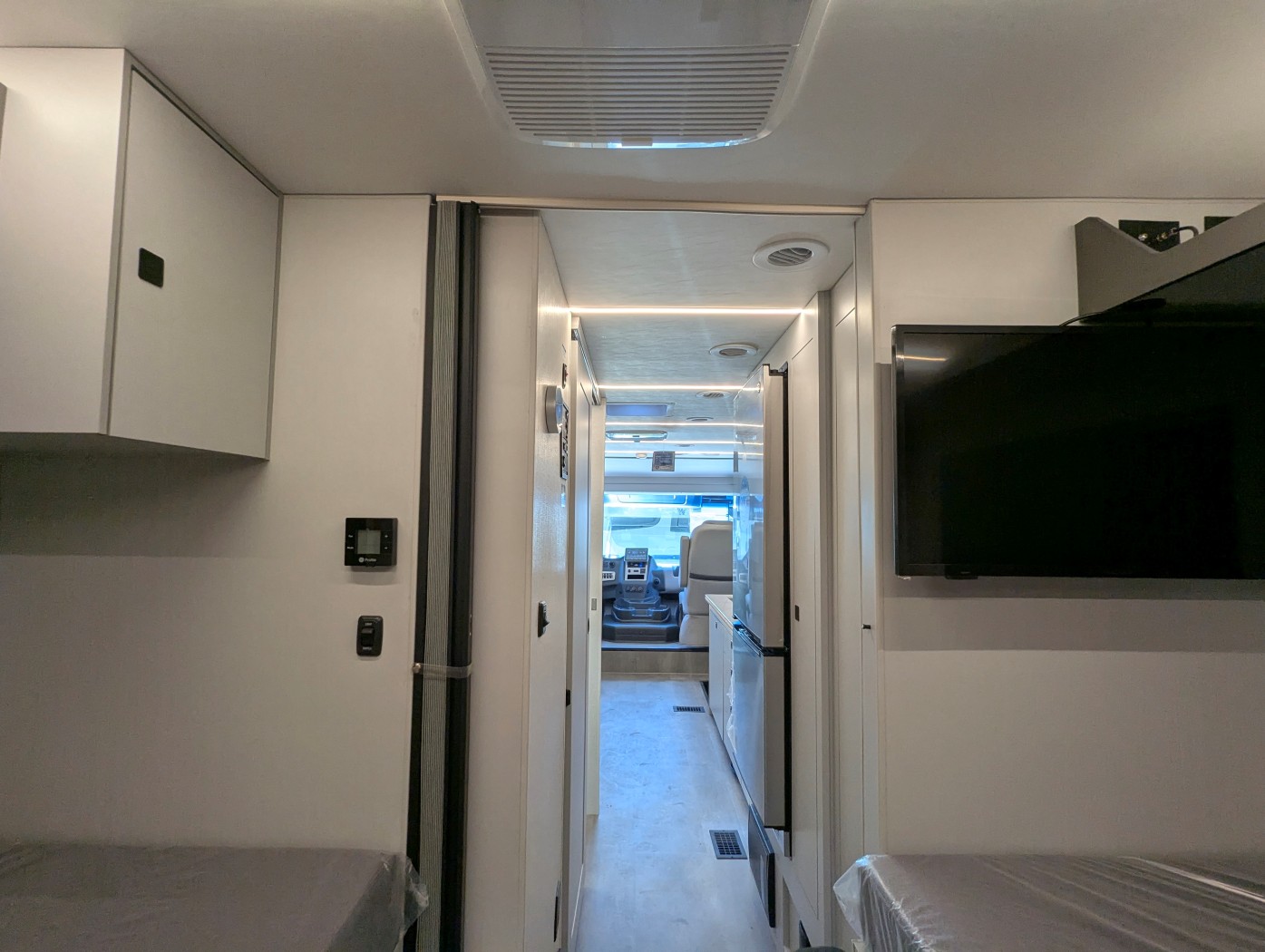 2026 Coachmen Euro 25TB - Image 23