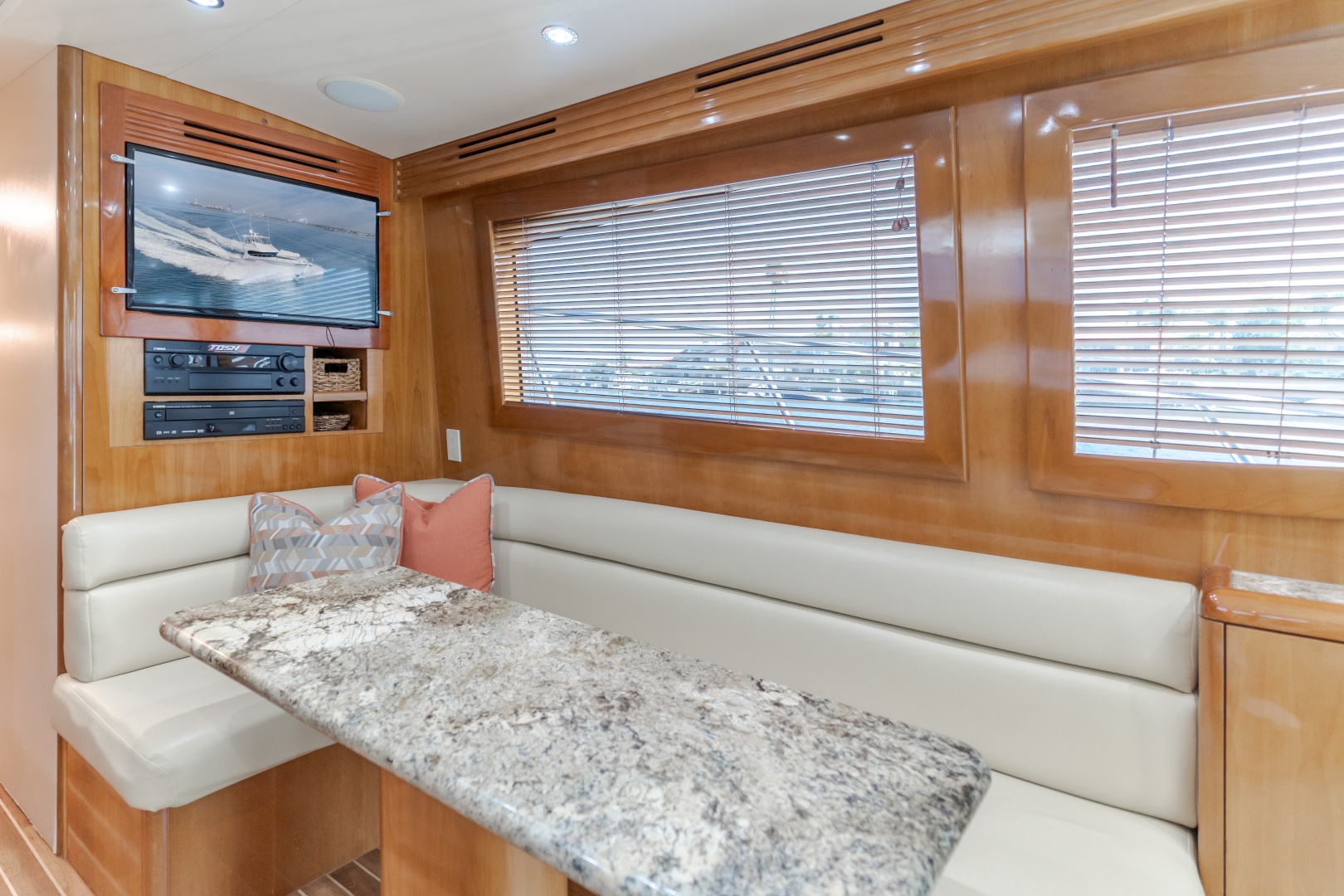 2003 Hatteras 54 Convertible - Image 8