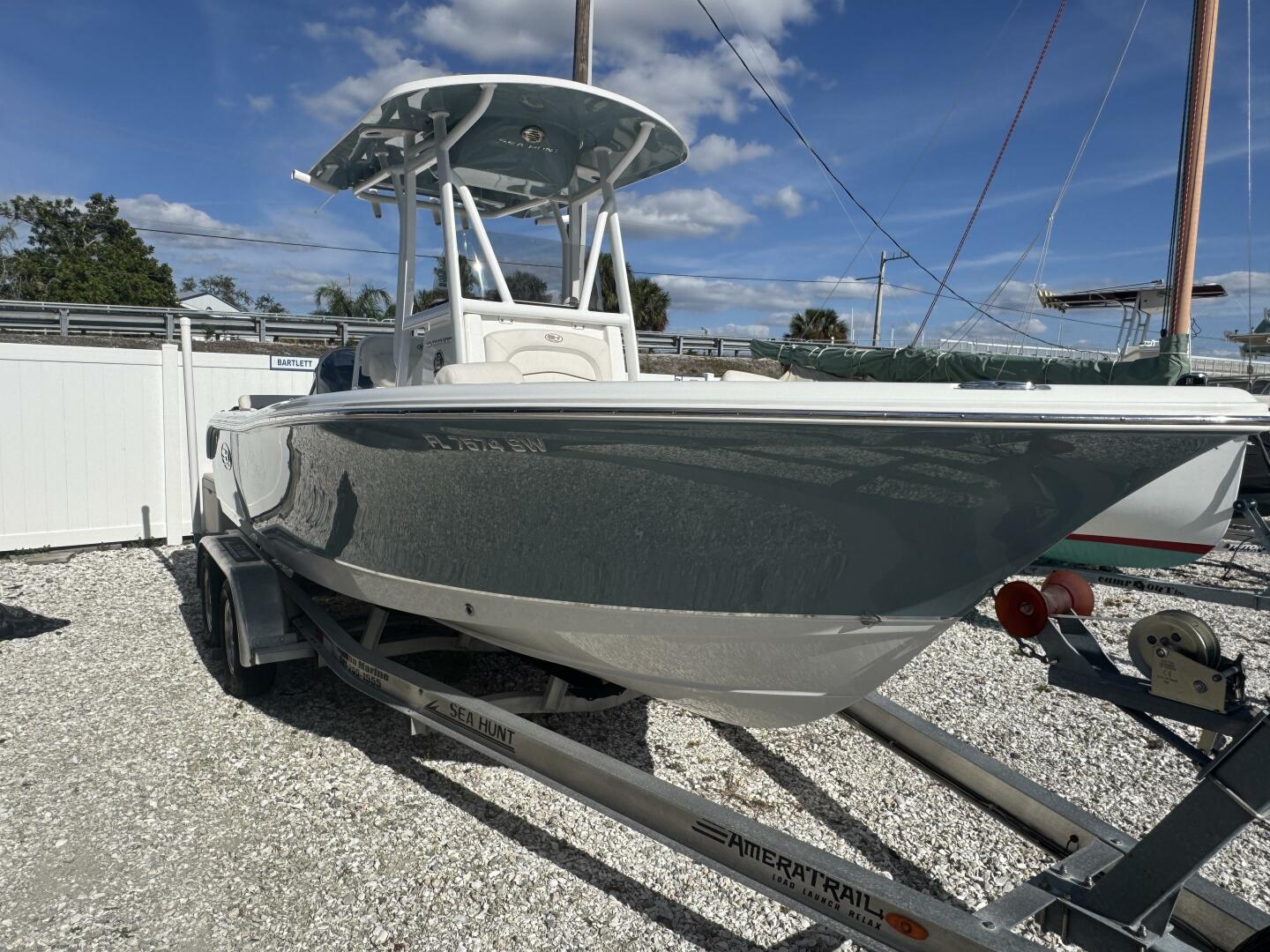 2021 Sea Hunt Ultra 219 - Image 2