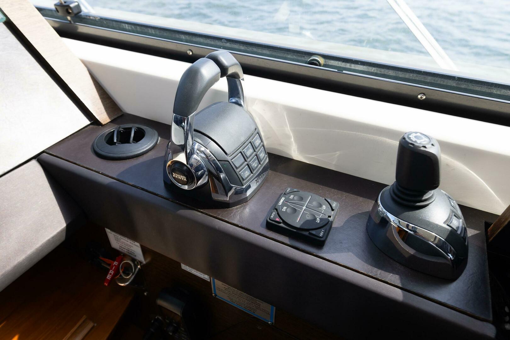 2014 Tiara Yachts 5000 Express - Image 29