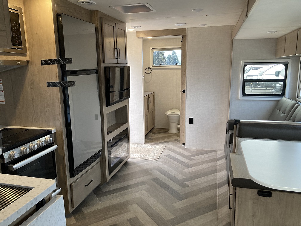 2023 Ember RV Touring Edition 26RB - Image 17