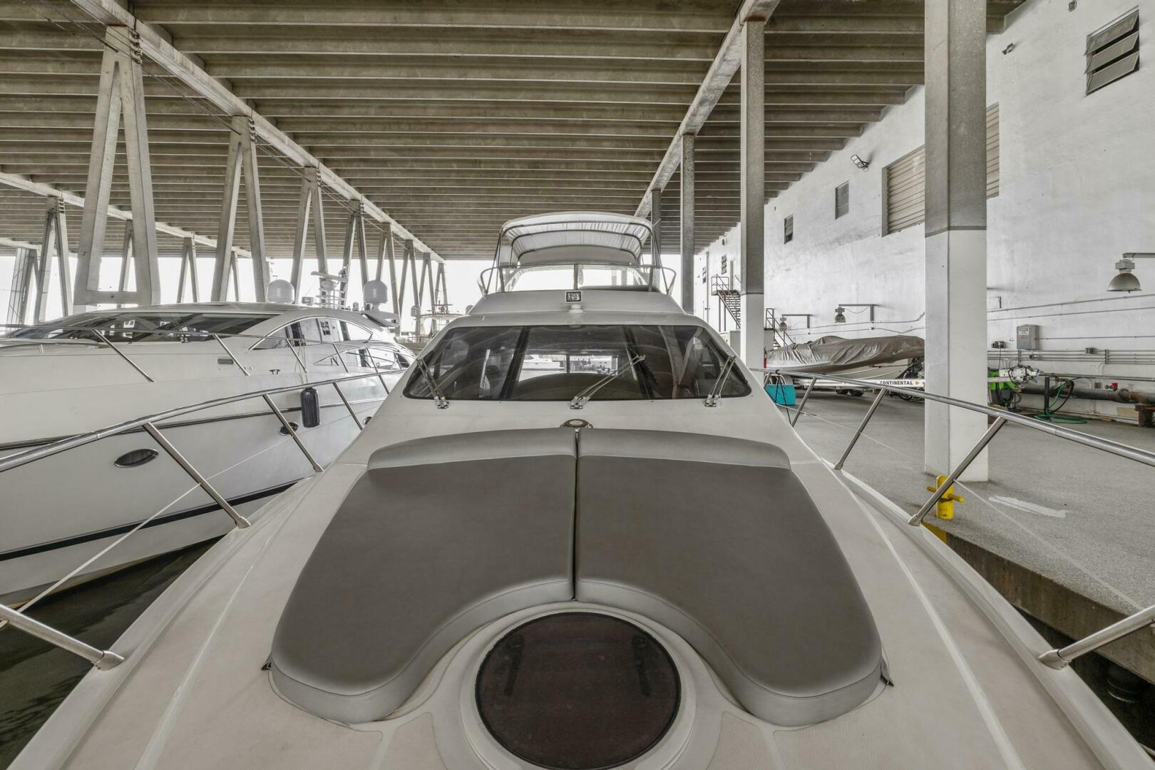 2005 Azimut 55 flybridge - Image 9