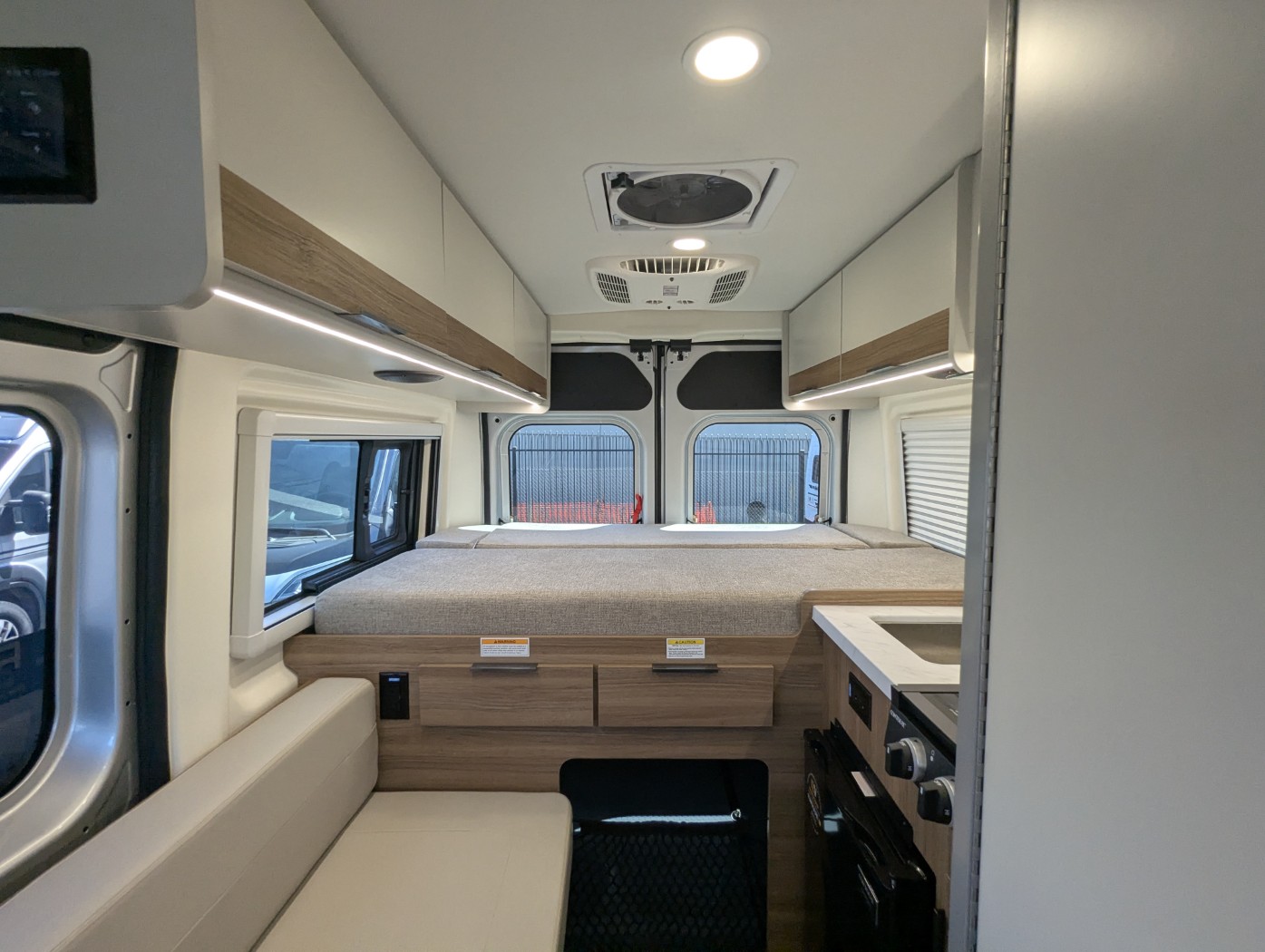 2027 Thor Motor Coach Rize 18Z - Image 25