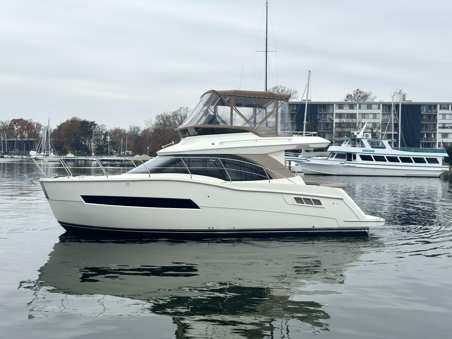 2016 Carver C34 Command Bridge - Image 2