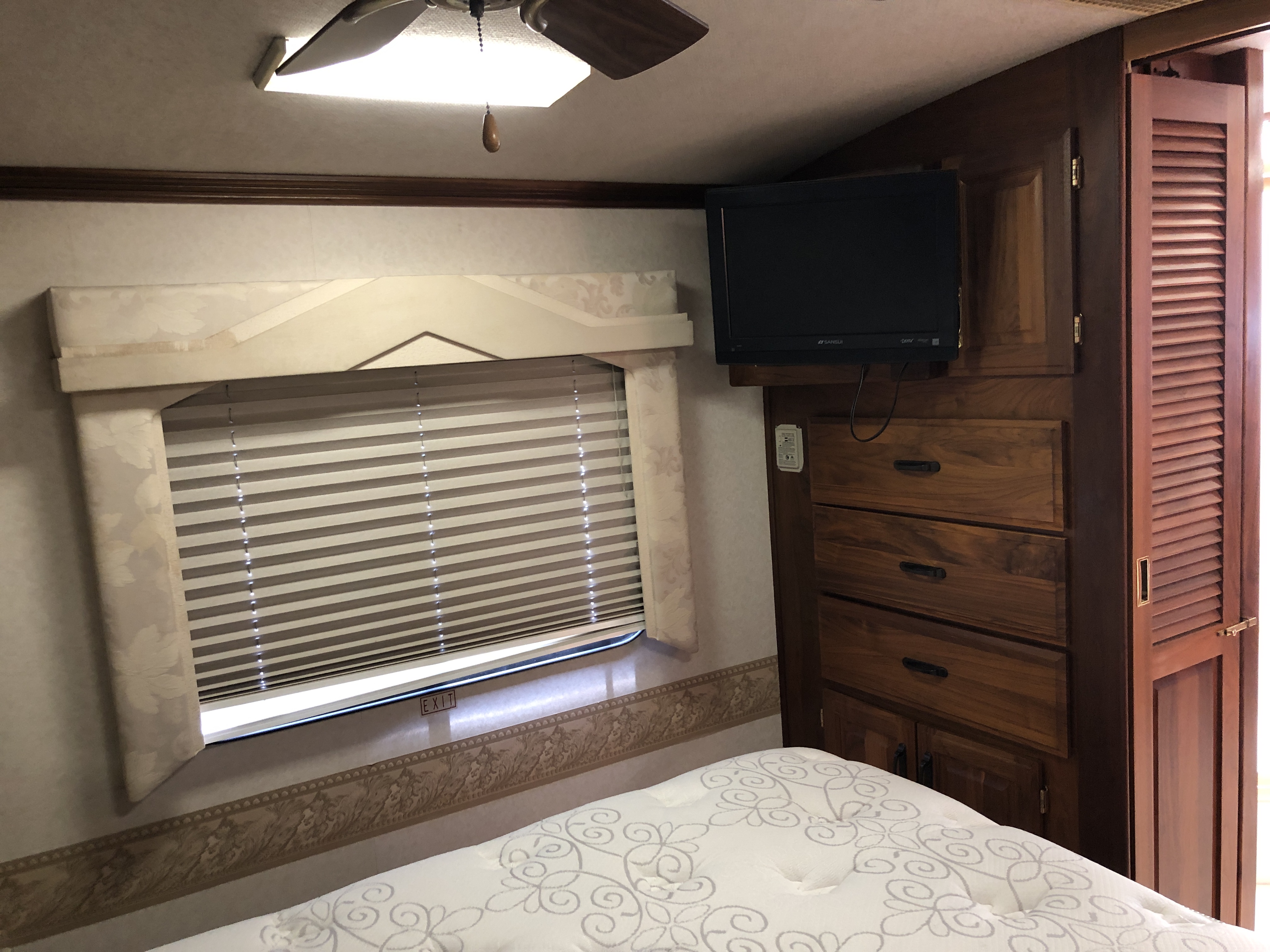 1999 Fleetwood American Eagle 40EVS - Image 29
