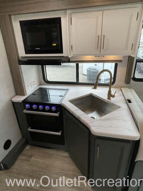 2025 Thor Motor Coach Freedom Eddie Bauer 28EB - Image 18