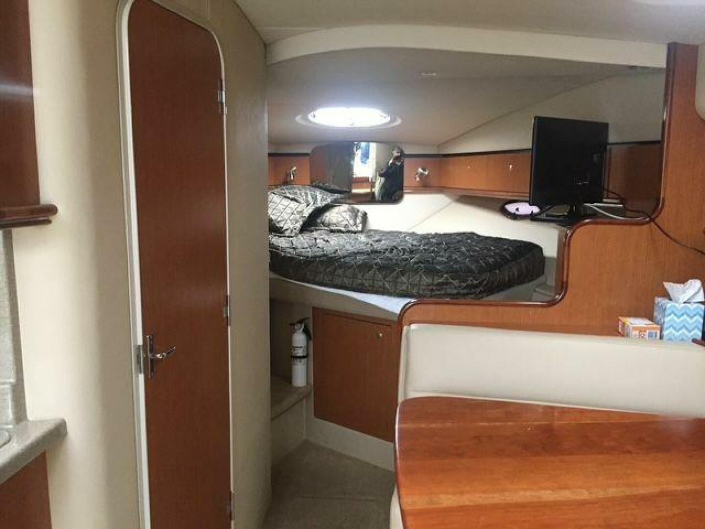 2004 Cruisers Yachts 340 Express - Image 31