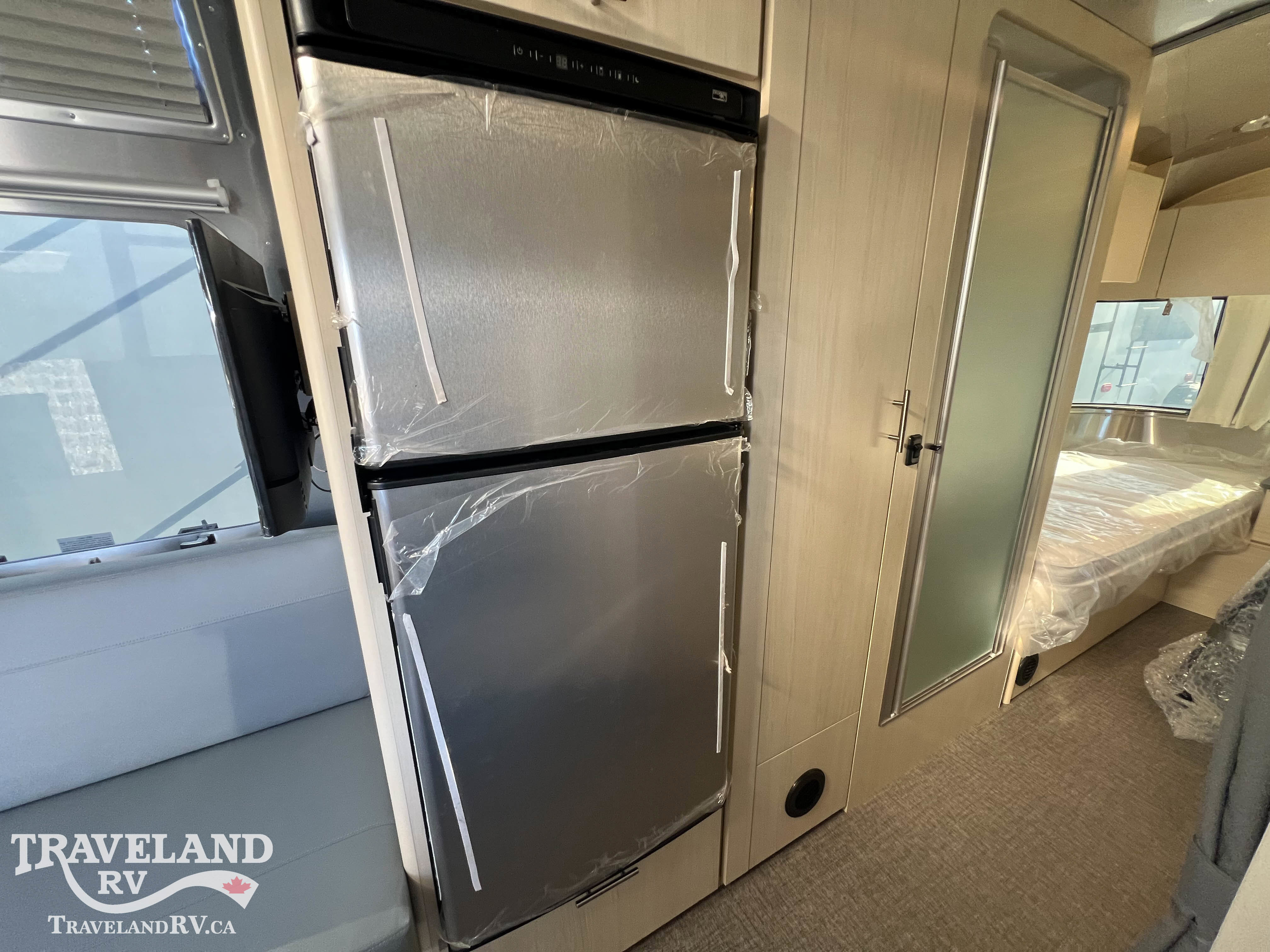 2026 Airstream Flying Cloud 25FB - Image 15