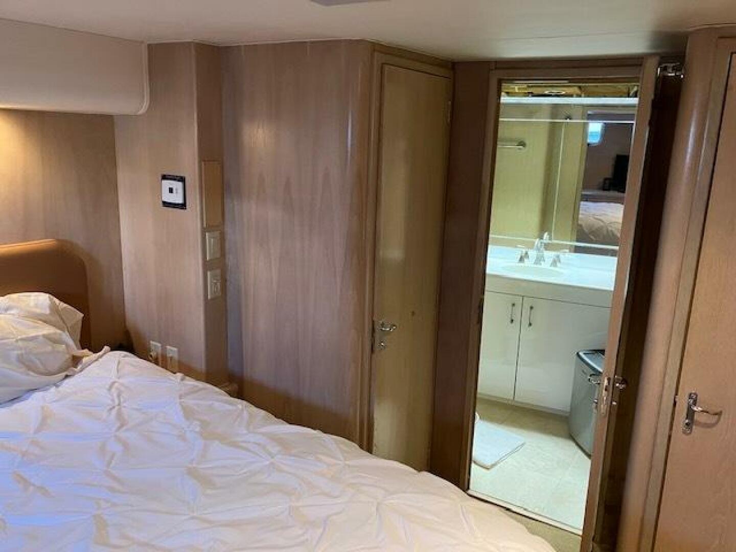 1996 Hatteras Sport Deck - Image 38