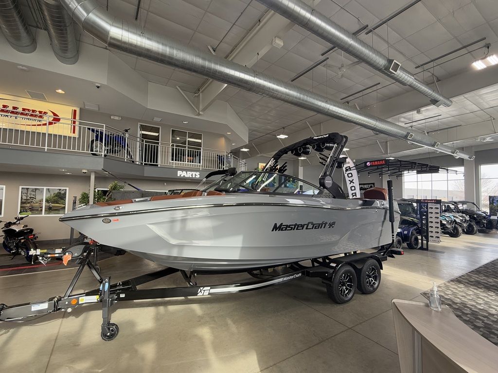 2025 MasterCraft XT22 - Image 8