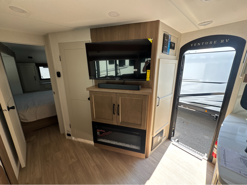 2027 VENTURE RV SPORTTREK 343VBH - Image 15