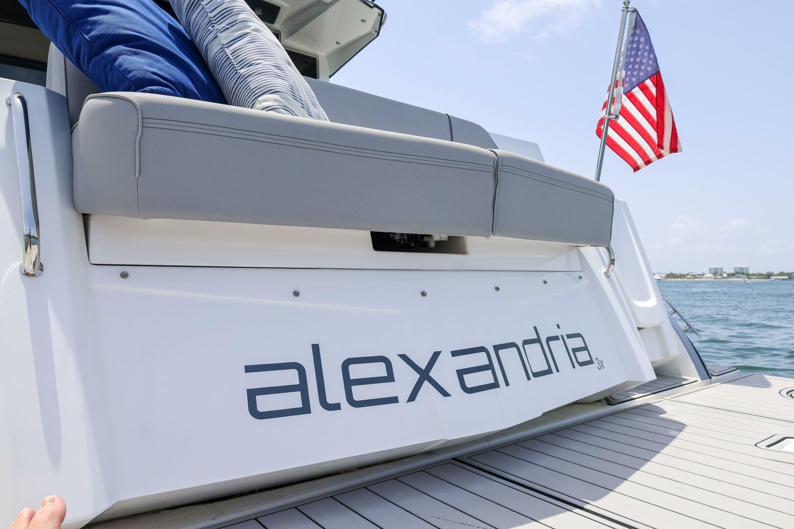 2014 Cruisers Yachts 45 Cantius - Image 15