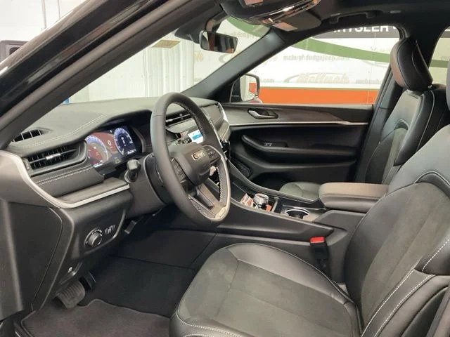 2026 Jeep Grand-Cherokee-L Laredo Altitude 4x4 - Image 14