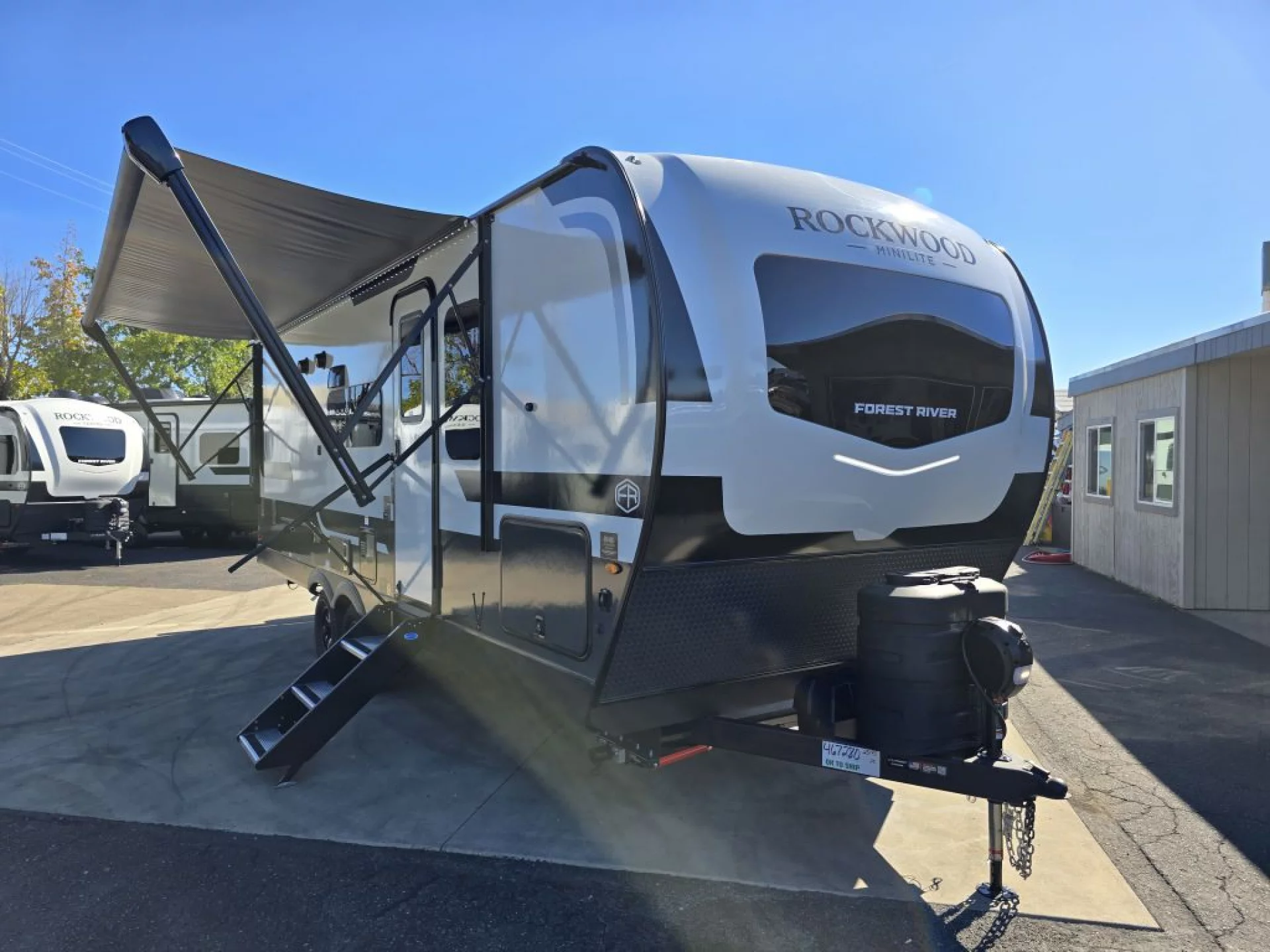 2026 FOREST RIVER ROCKWOOD MINI LITE 2519S - Image 1