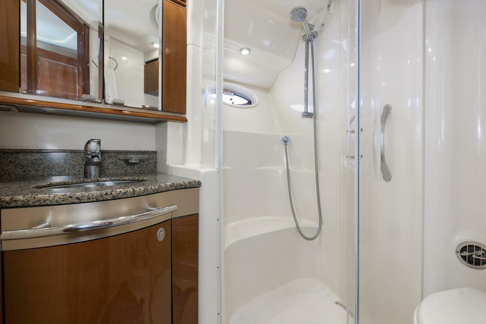 2007 Sea Ray 52 Sedan Bridge - Image 19