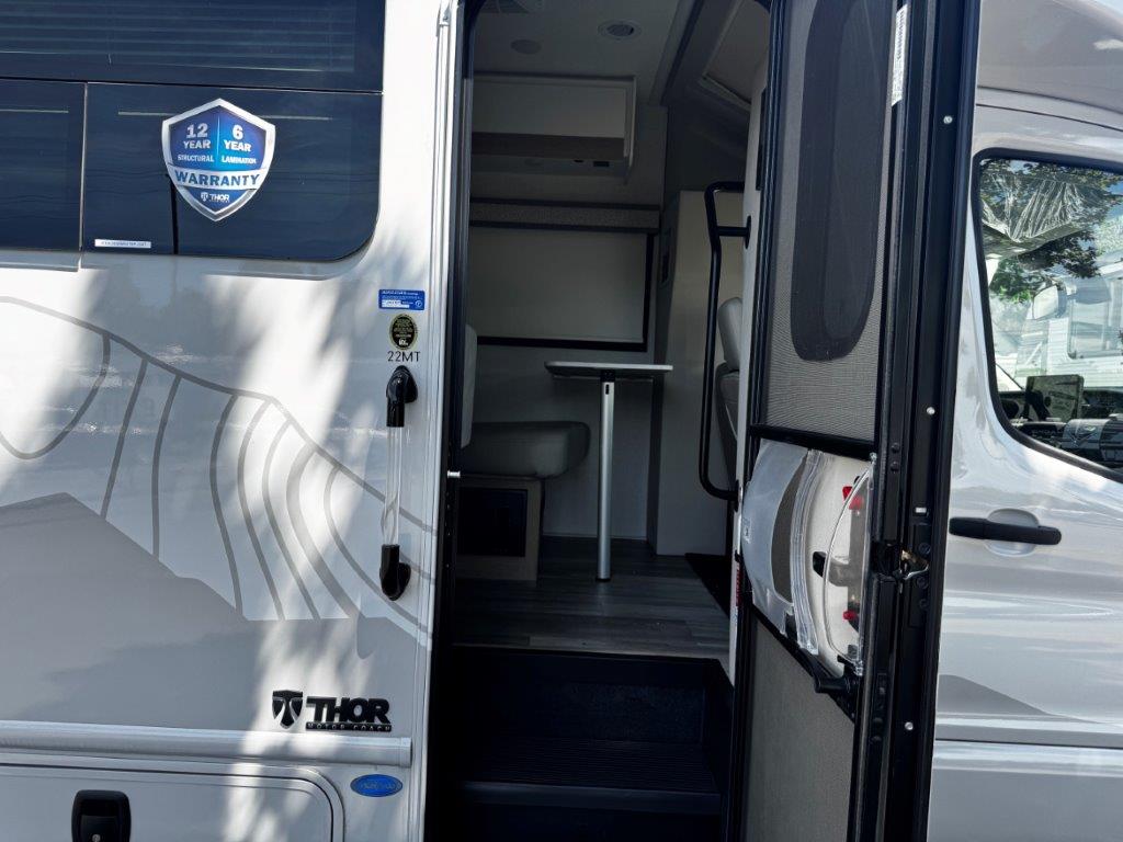 2027 Thor Motor Coach Gemini Trip 22MT - Image 5