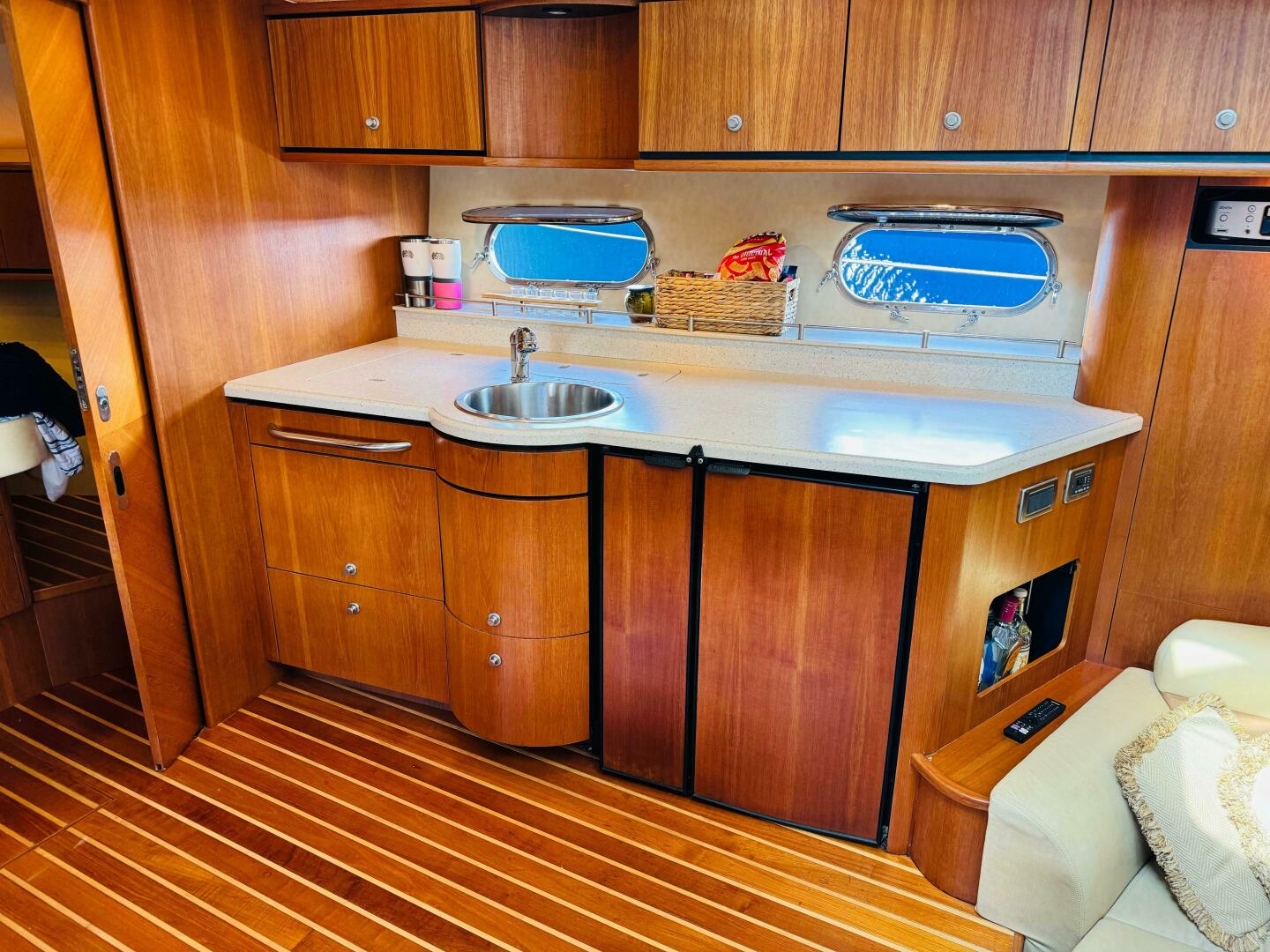 2007 Tiara Yachts 3900 Sovran - Image 23