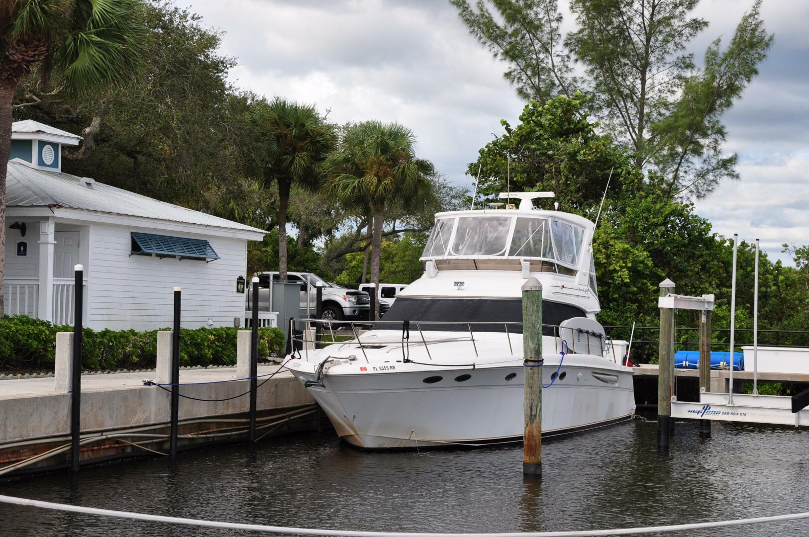 1998 Sea Ray 480 Sedan Bridge - Image 3