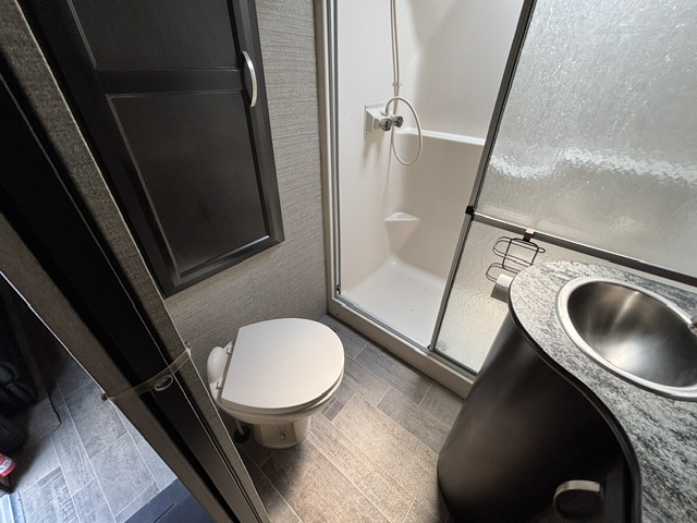 2018 Dutchmen Voltage Triton 3551 - Image 40