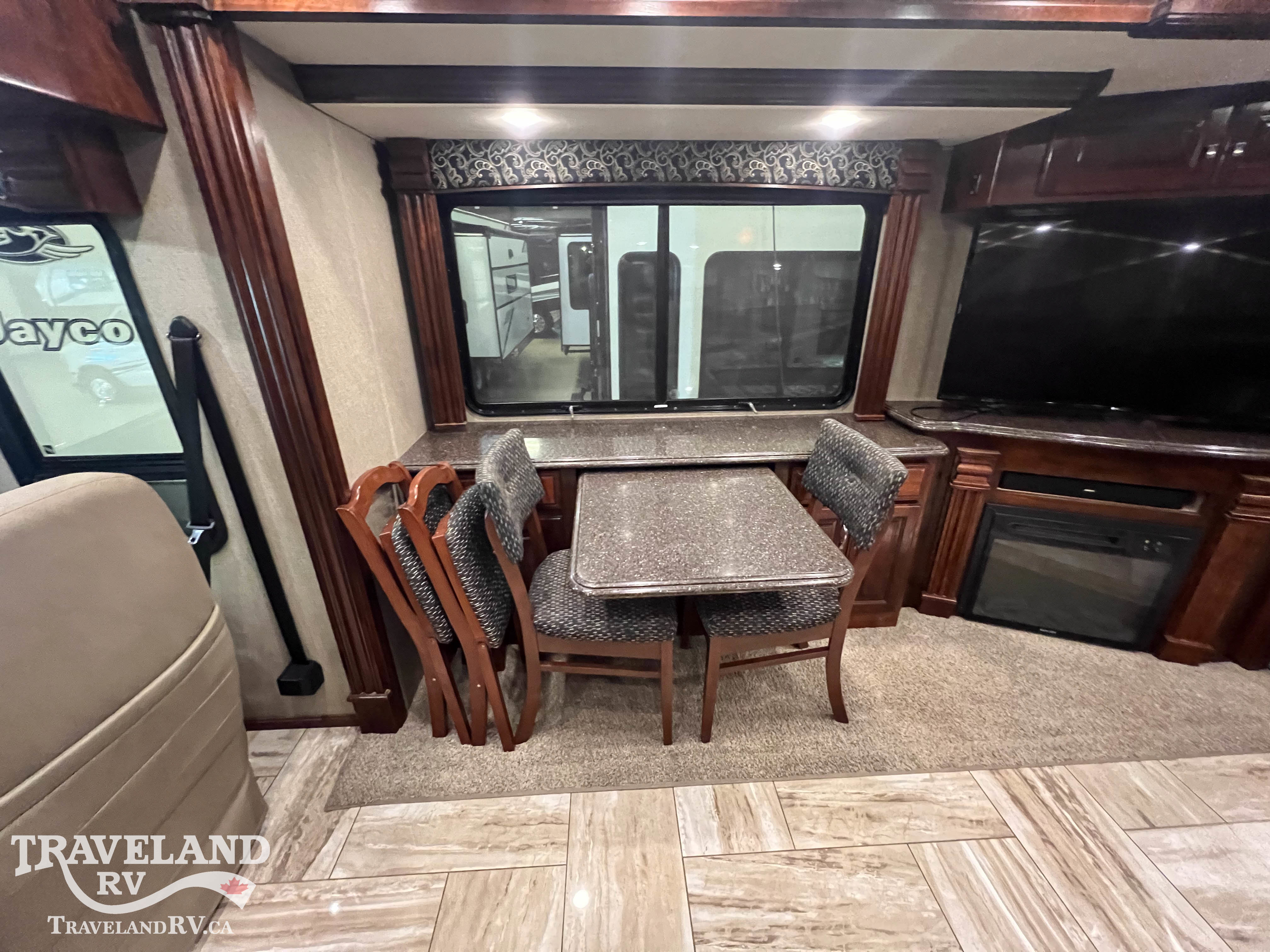 2018 Fleetwood Discovery LXE 40D - Image 11