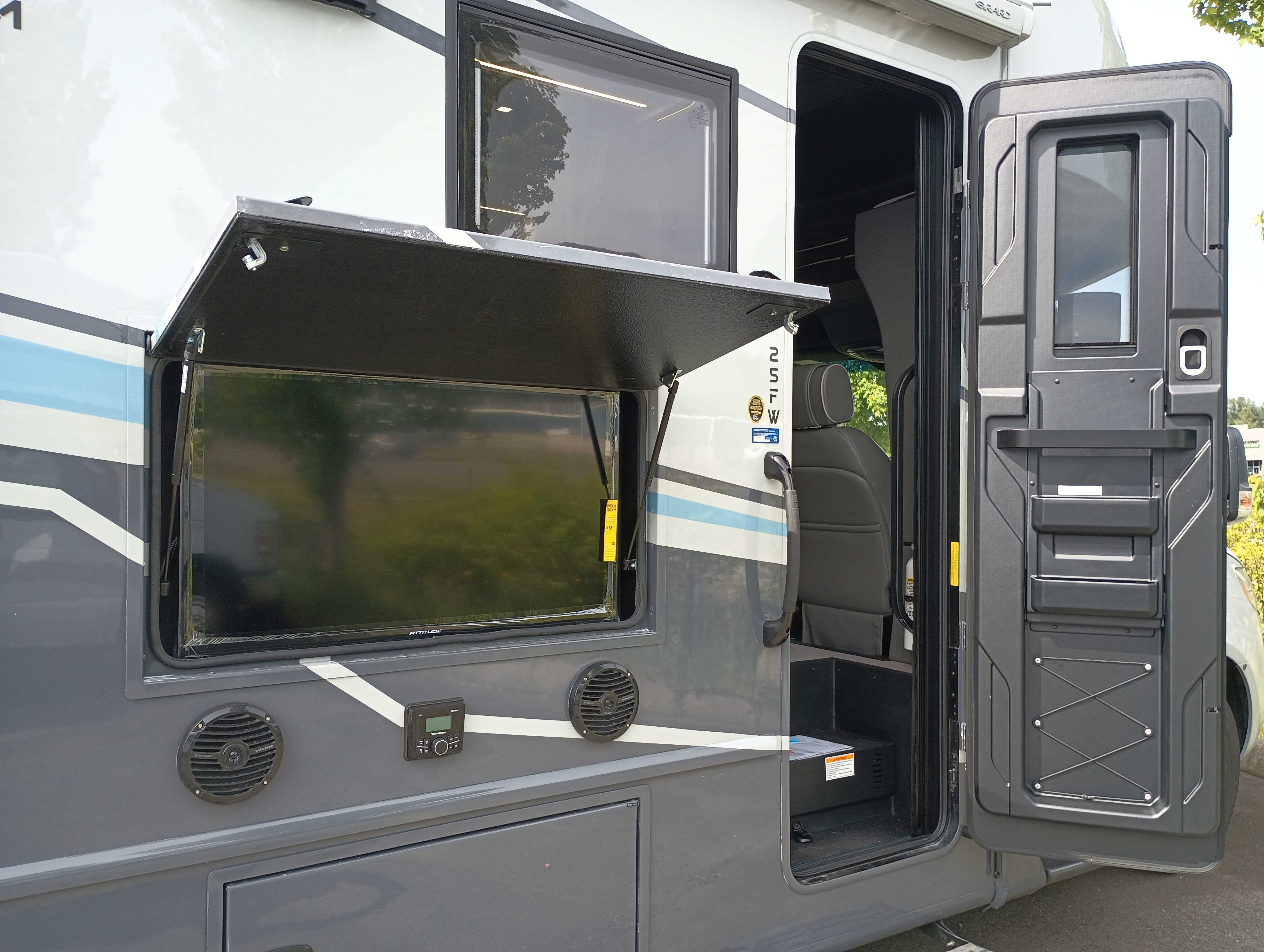 2027 Grand Design Lineage Series M 25FW - Image 5