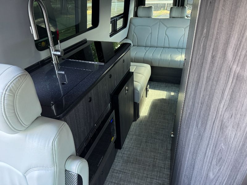 2023 Grech RV Strada-ion AWD Lounge - Image 8