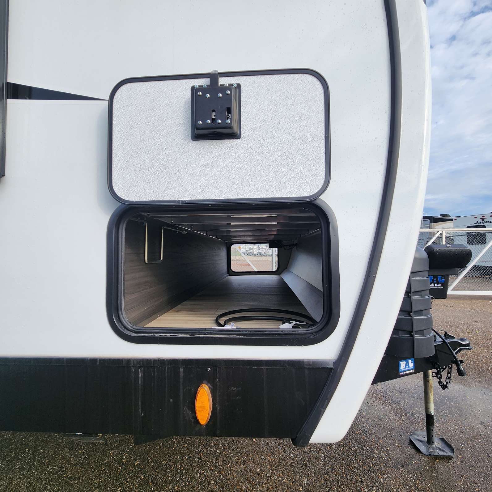 2026 VENTURE RV SPORTTREK 343VIK - Image 10