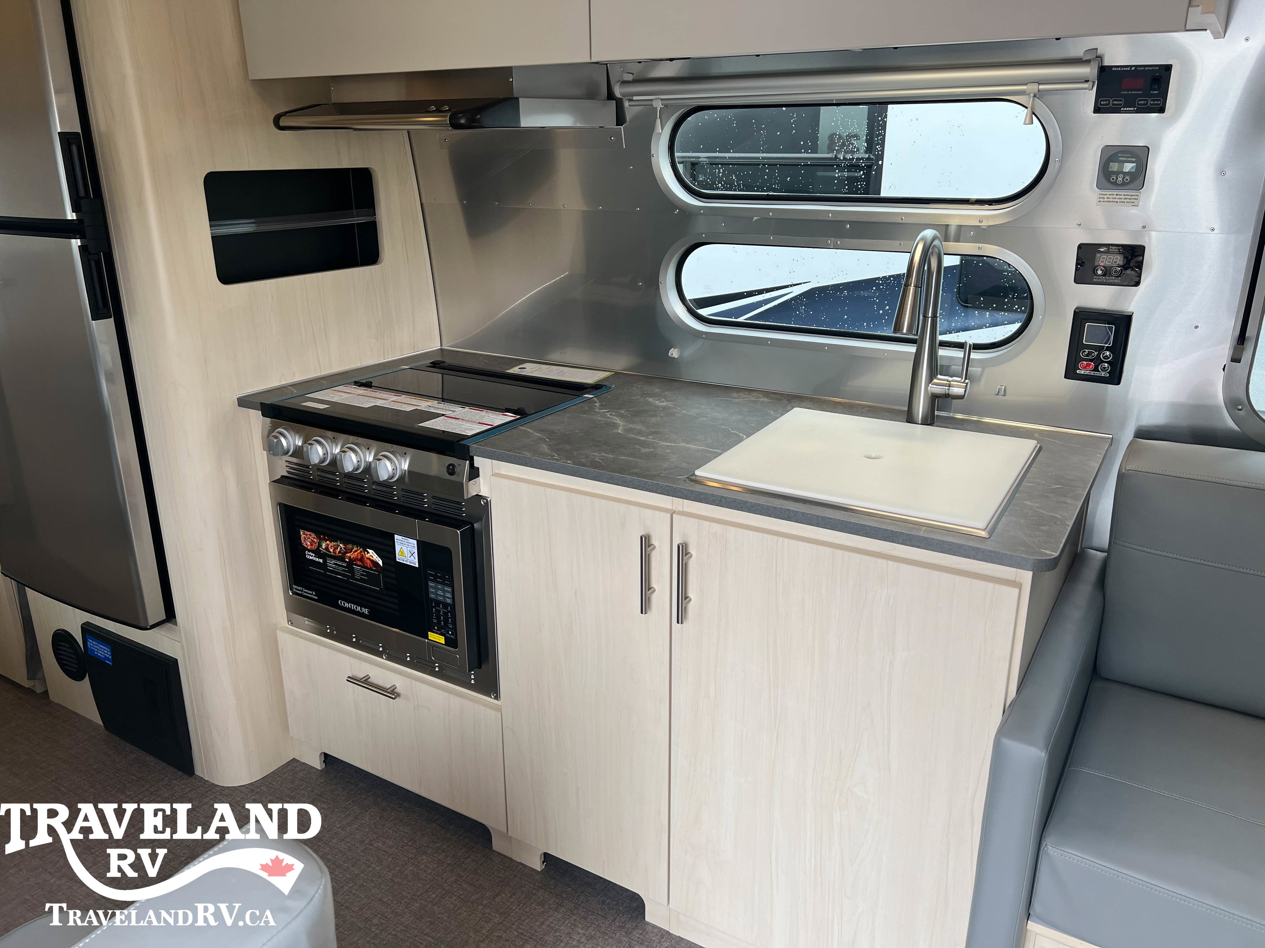 2025 Airstream Flying Cloud 28RB - Image 9