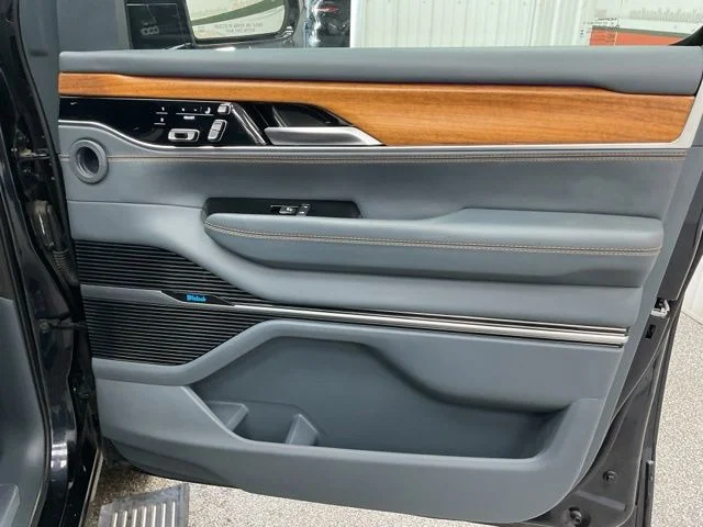 2024 Jeep Grand Wagoneer Utility 4D Series III 4WD - Image 27