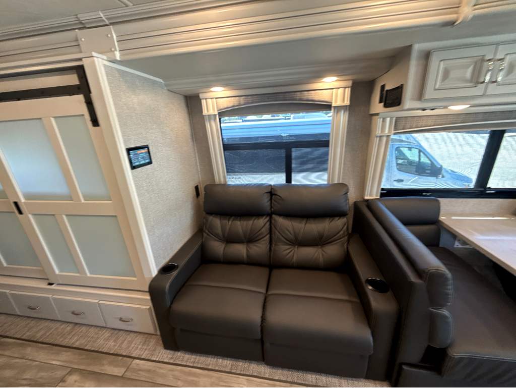 2024 FLEETWOOD DISCOVERY 38N - Image 16