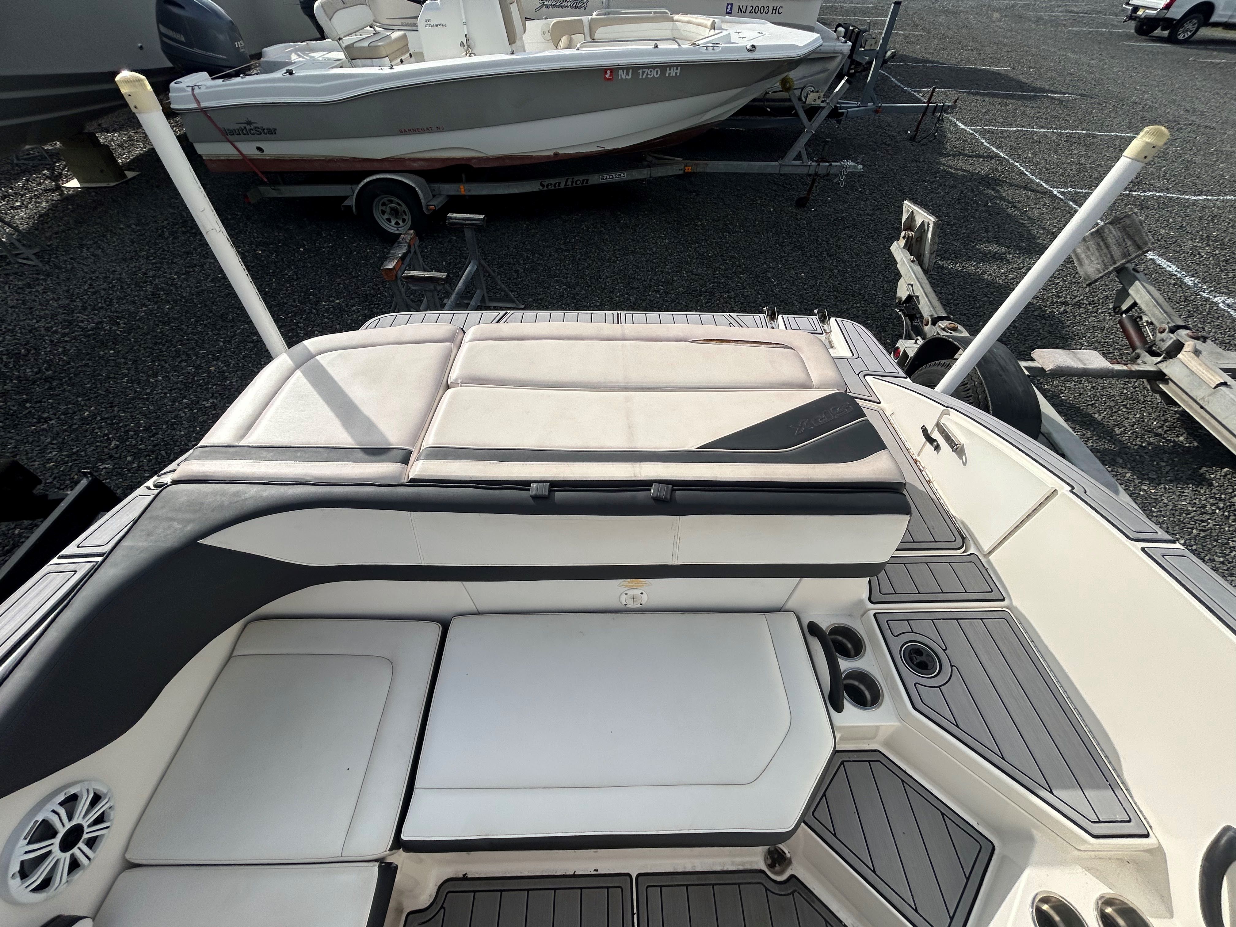 2016 Sea Ray SPX 210 - Image 6