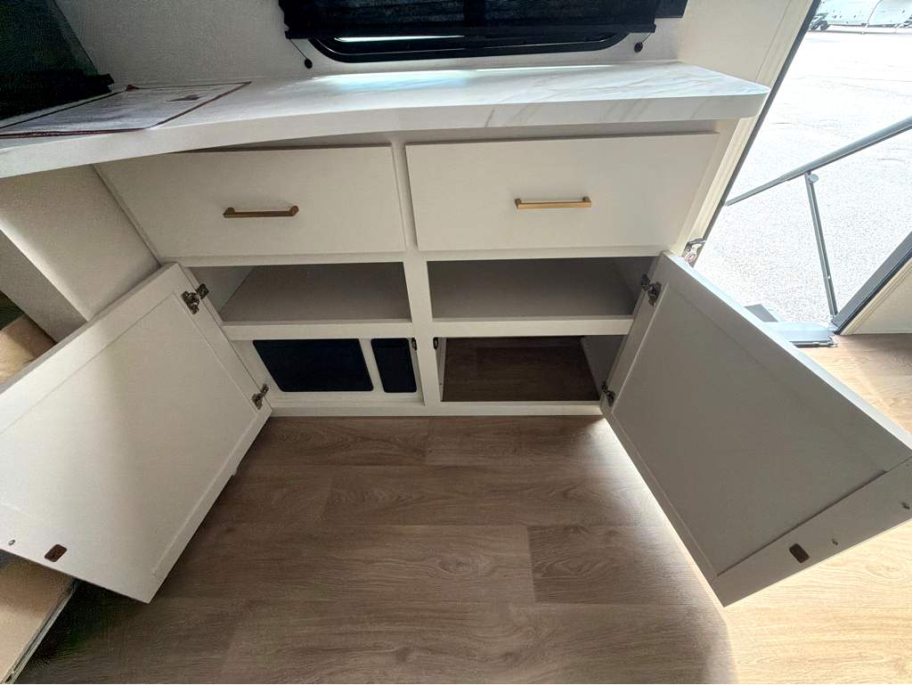 2027 GRAND DESIGN TRANSCEND 265BHT - Image 28