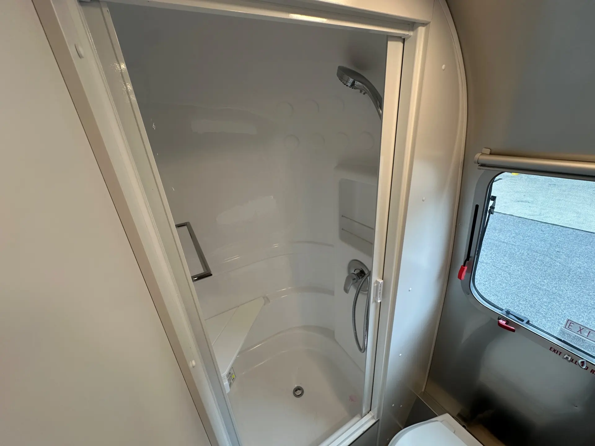 2027 Airstream Flying Cloud 30FB Bunk - Image 35