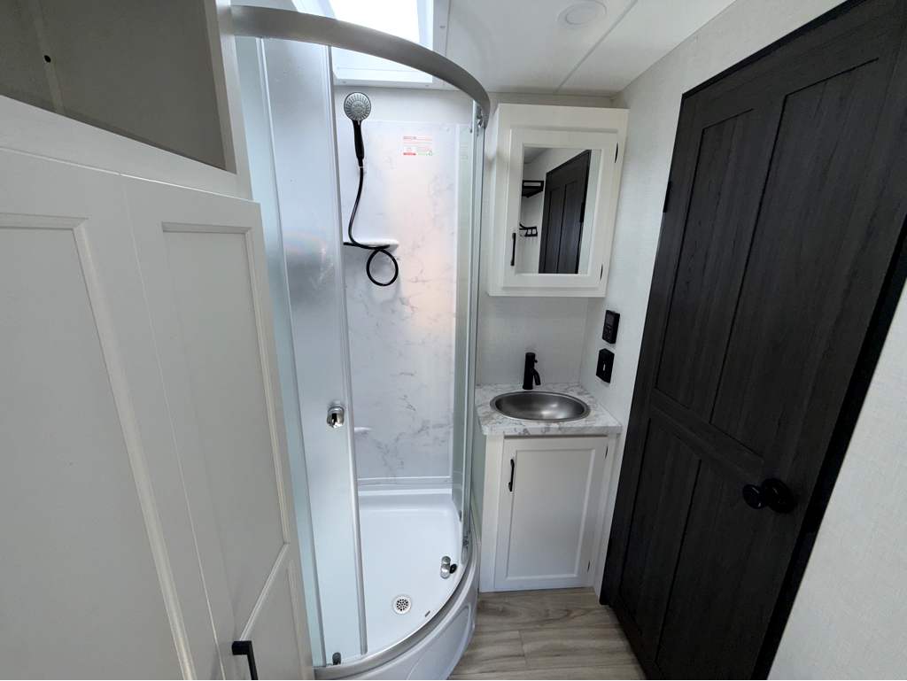 2026 VENTURE RV SPORTTREK 327VIK - Image 27