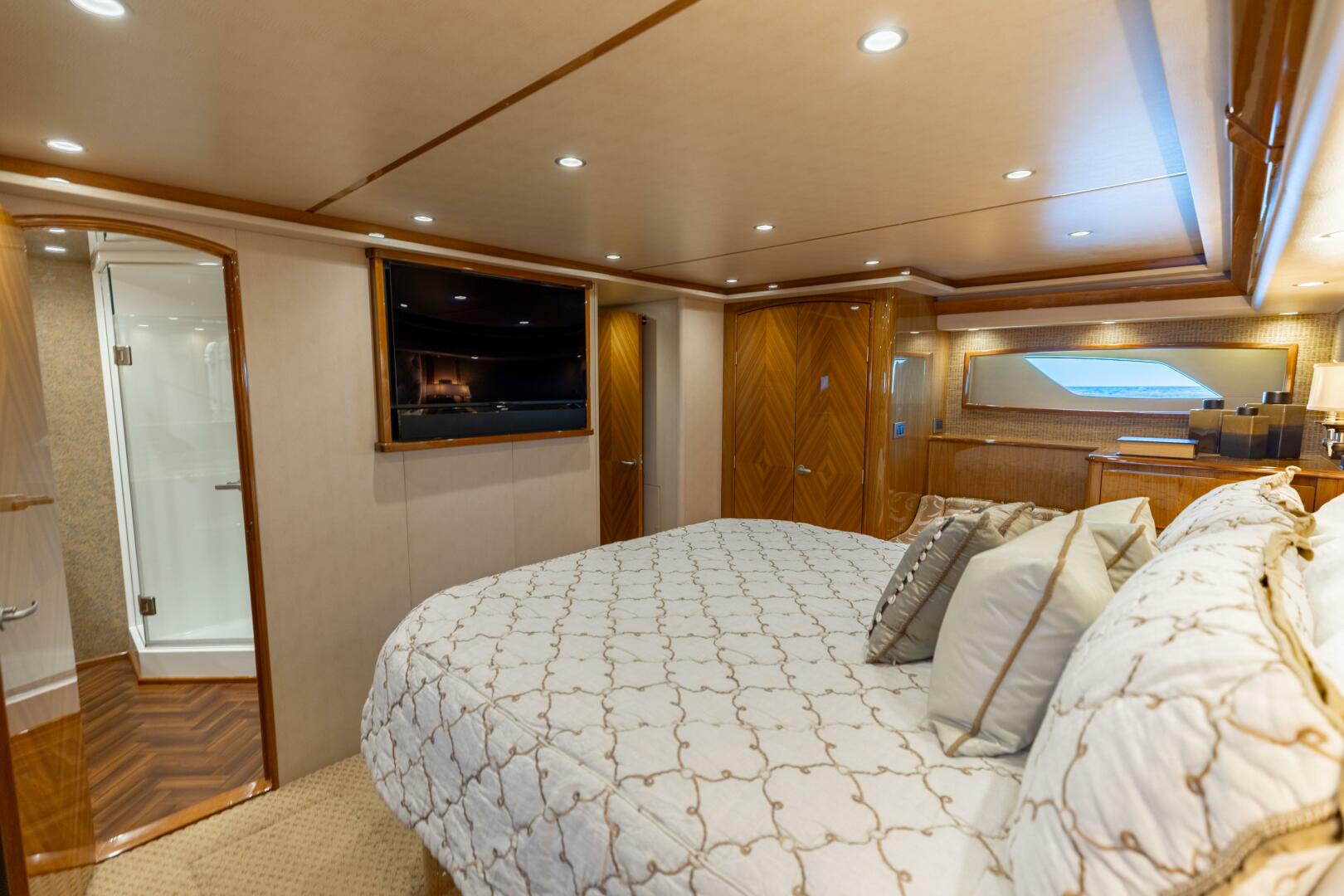 2013 Viking 76 Convertible - Image 29