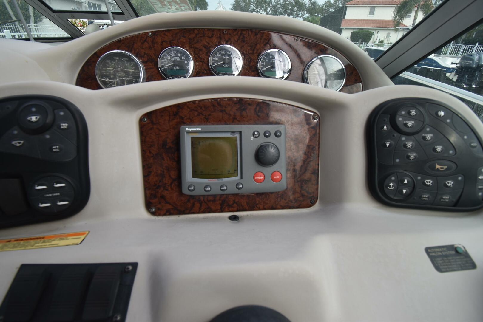2006 Sea Ray 320 Sundancer - Image 14