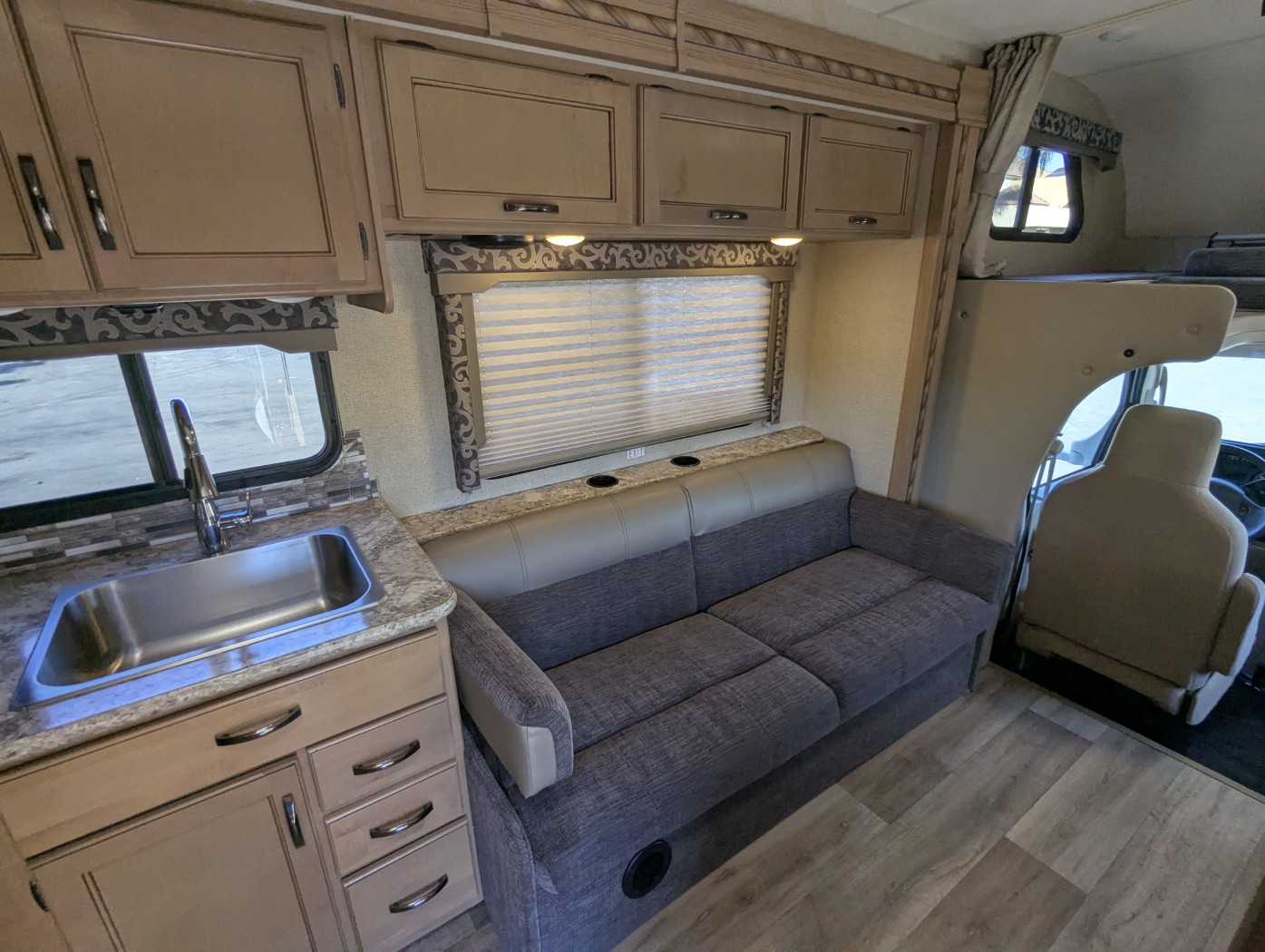 2018 Thor Motor Coach Four Winds 30D - Image 20