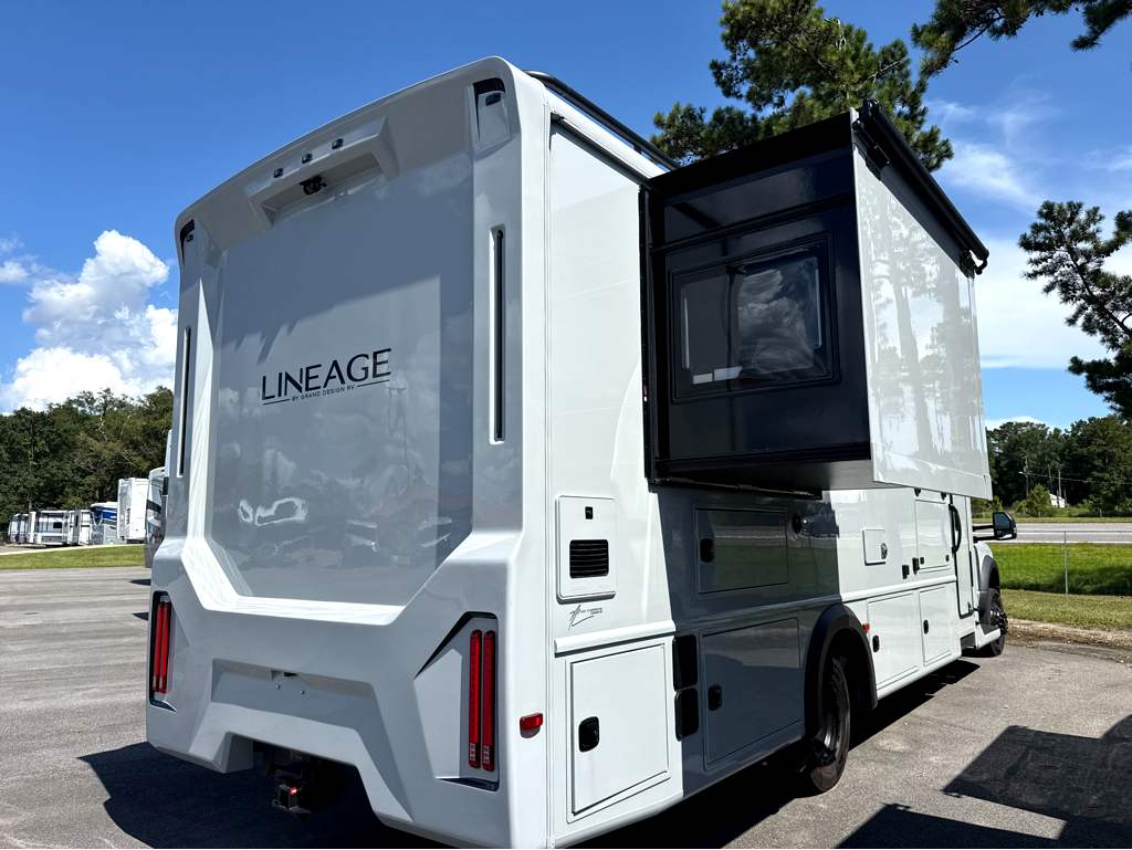2027 GRAND DESIGN LINEAGE SERIES F 31ZW - Image 4