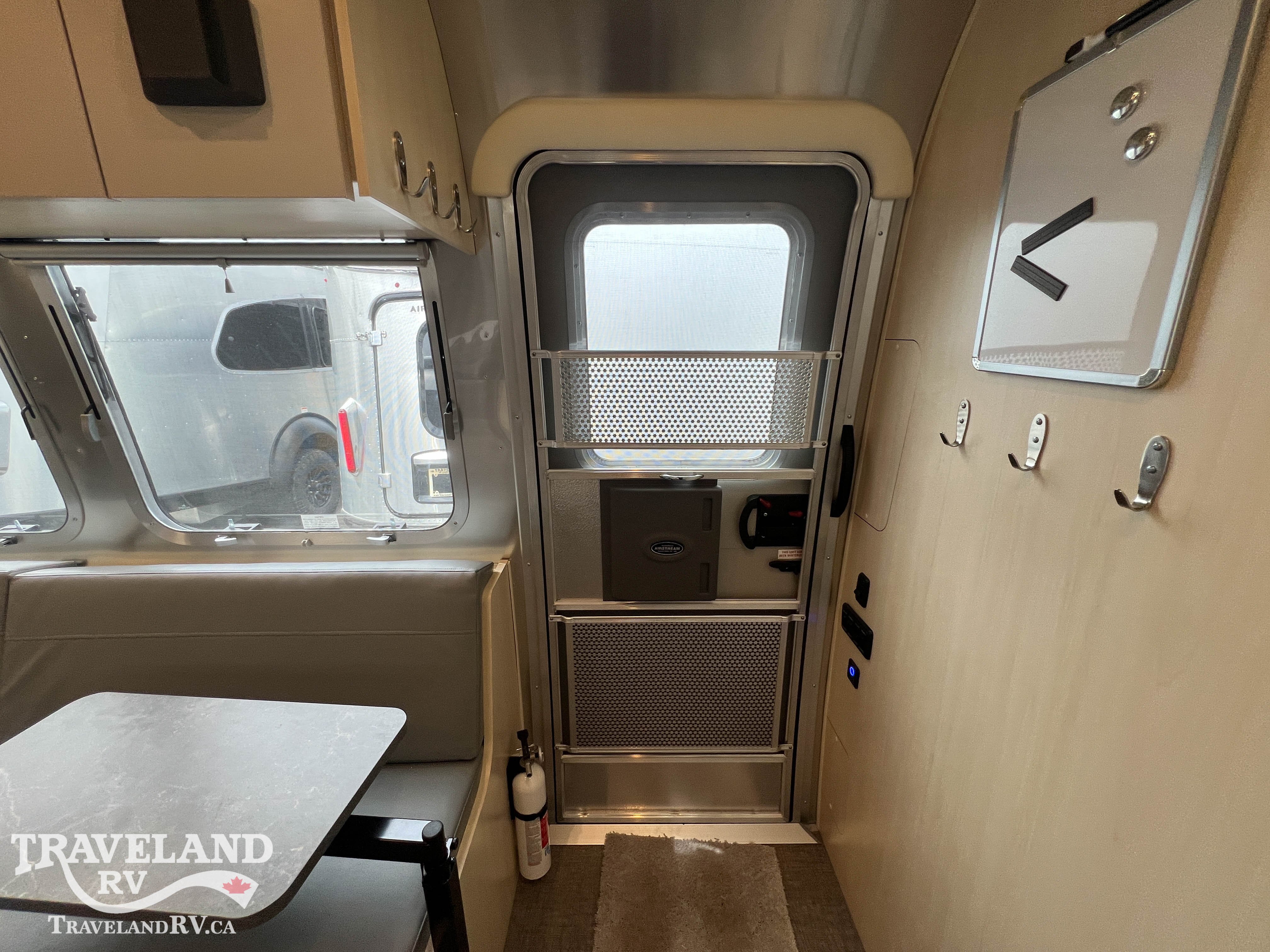 2026 Airstream Flying Cloud 23FBT - Image 10