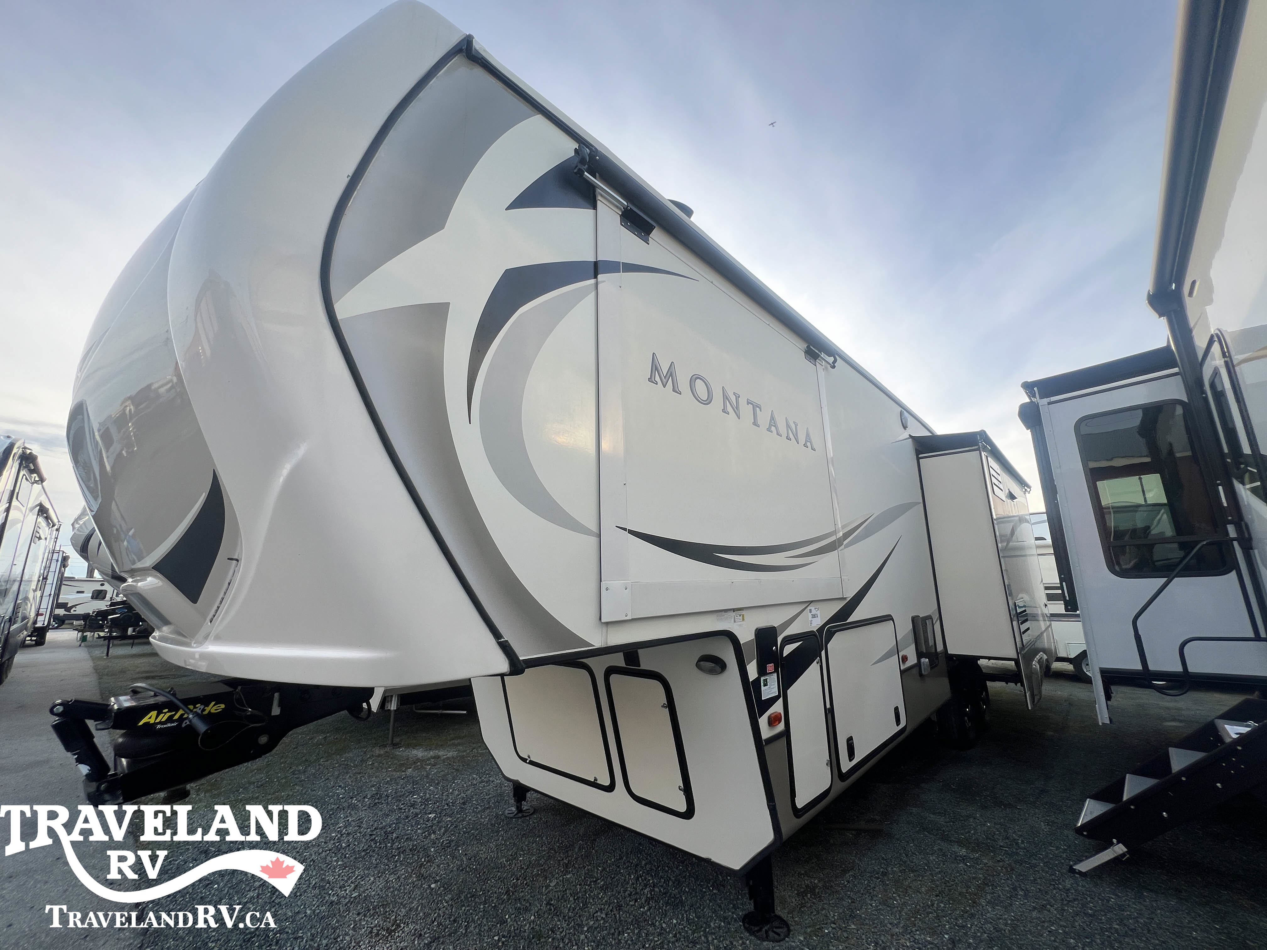 2018 Keystone Montana 3120RL - Image 3