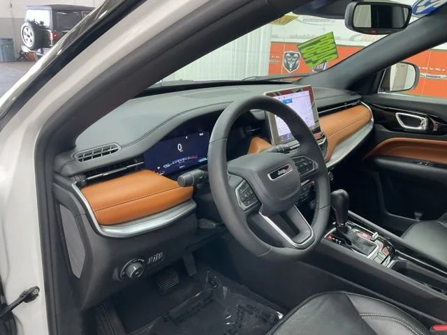 2025 Jeep Compass Limited 4x4 - Image 12