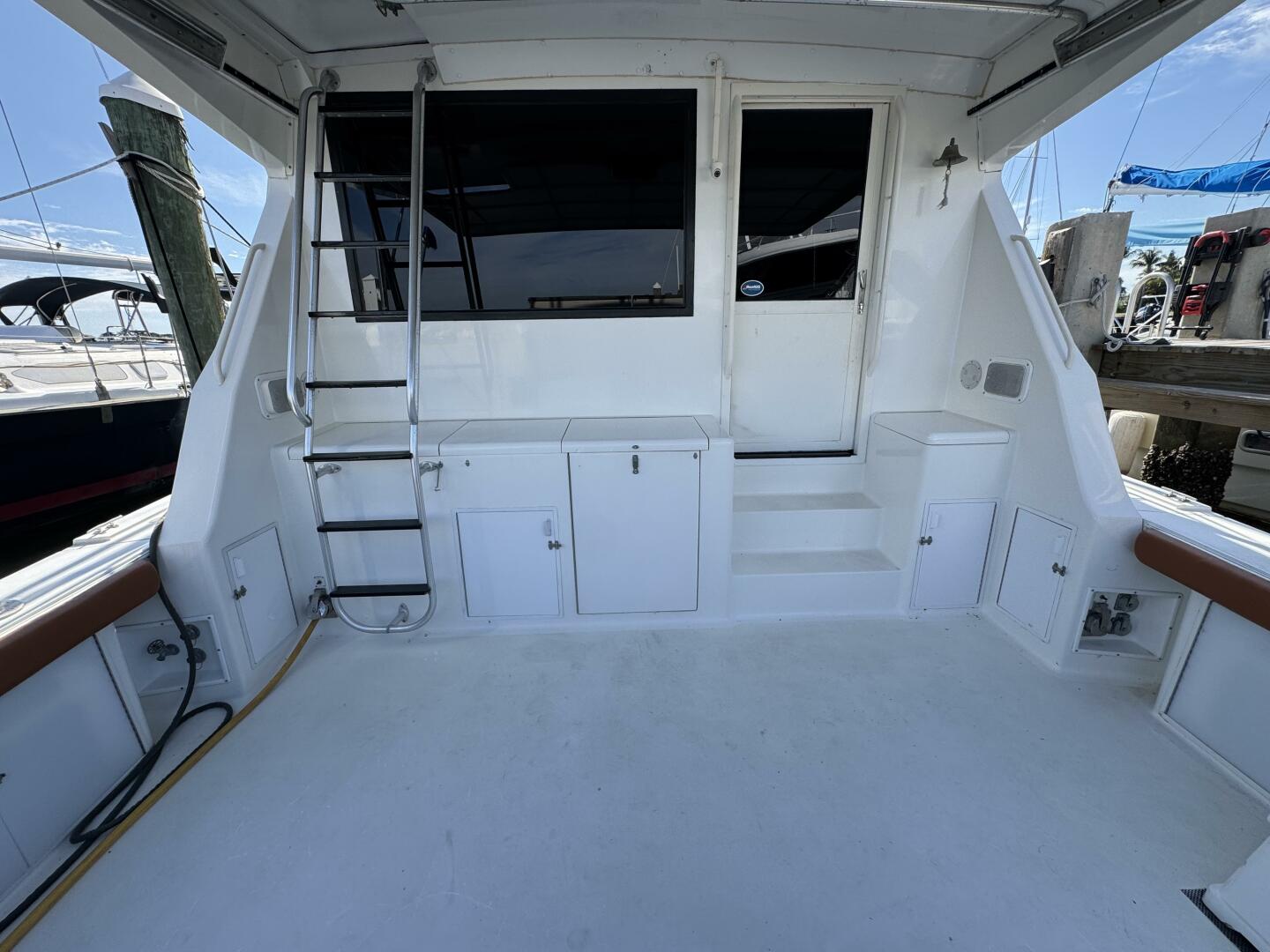 1995 Viking 58 Convertible - Image 10