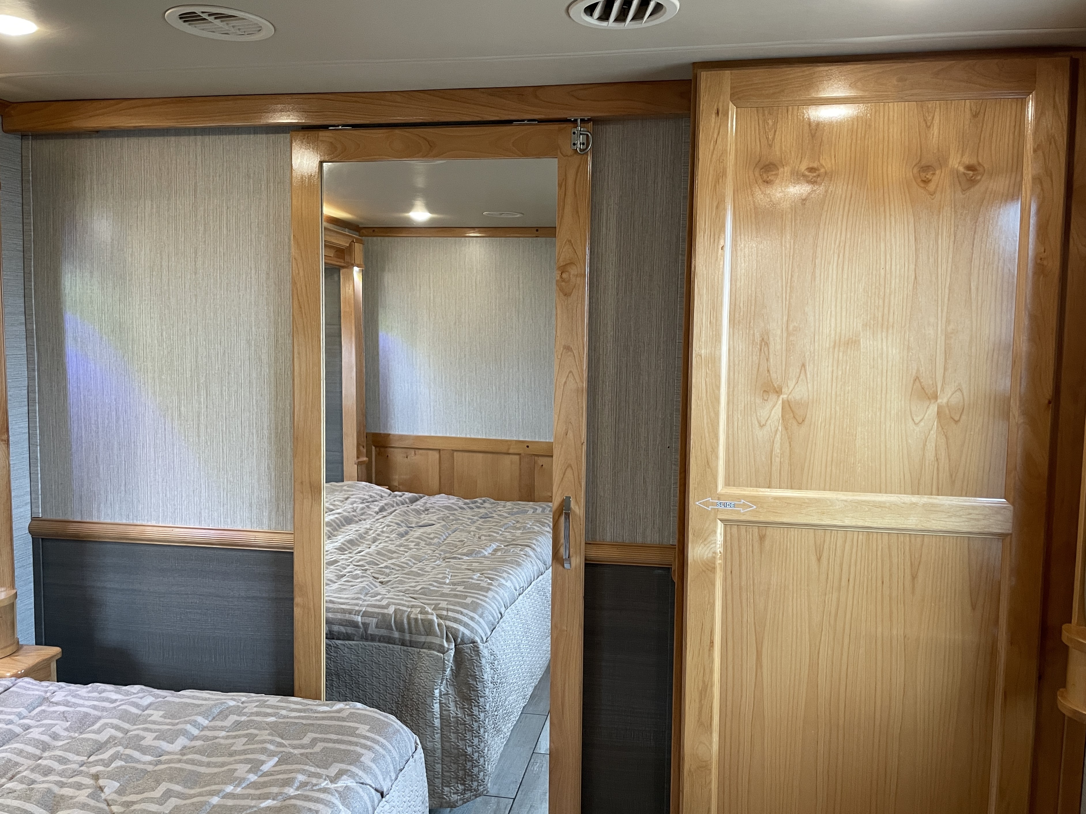 2020 Vanleigh RV Beacon 42RDB - Image 31