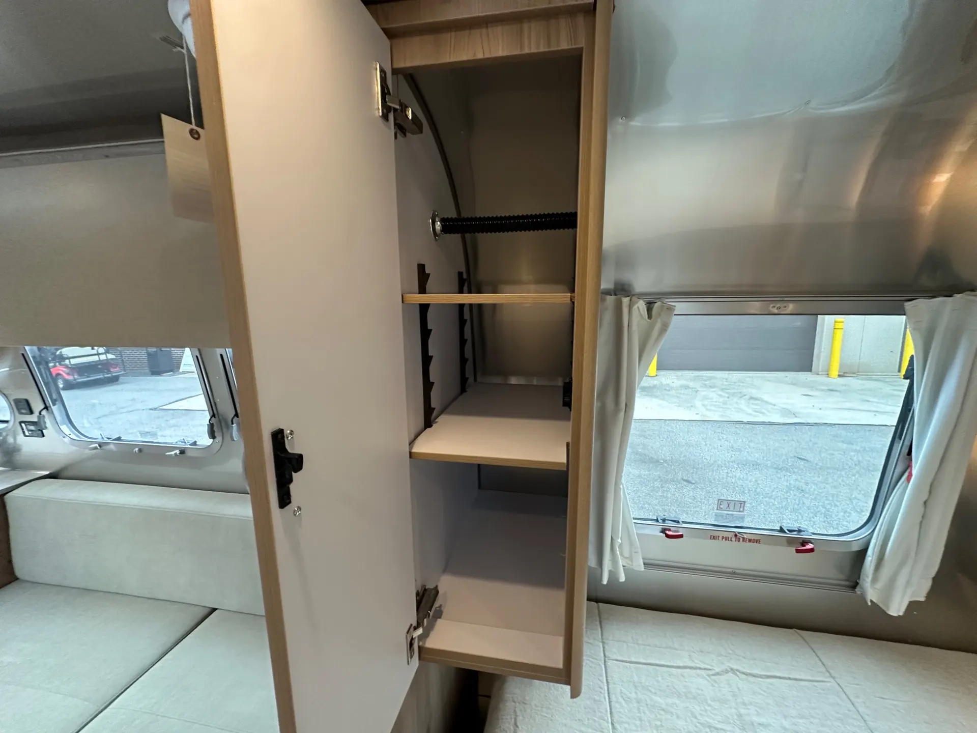 2027 Airstream Flying Cloud 30FB Bunk - Image 59