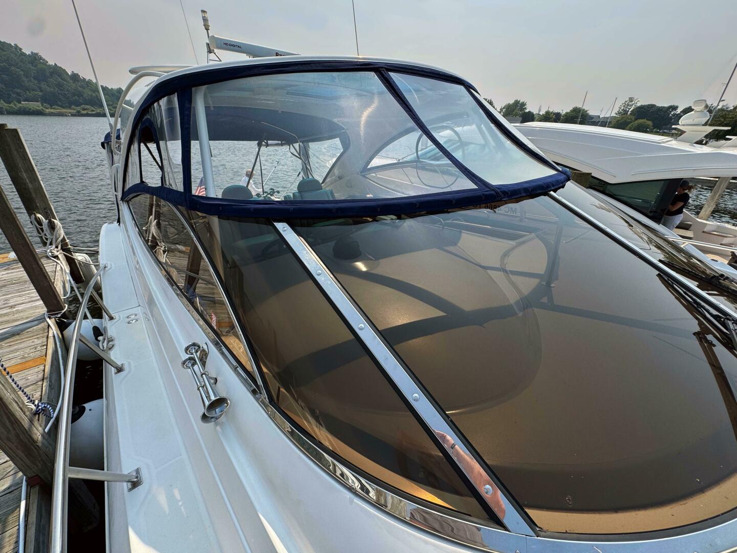 2005 Cruisers Yachts 540 Express - Image 21