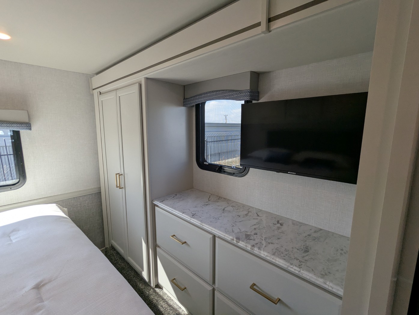 2026 Fleetwood Flair 29M - Image 29
