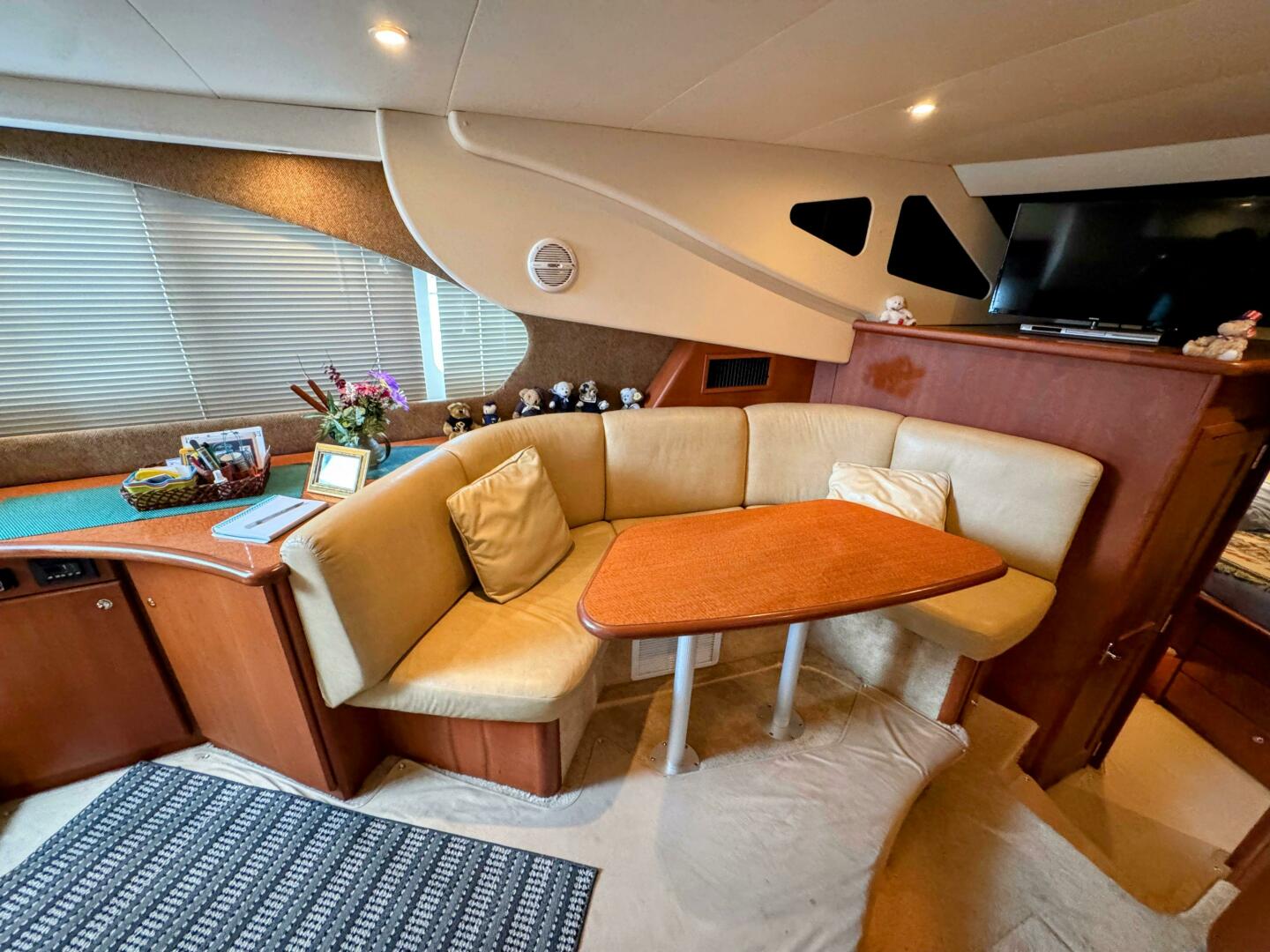 2005 Silverton 35 Motor Yacht - Image 27